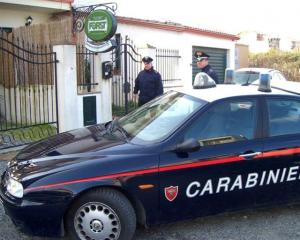 I carabinieri davanti al disco pub