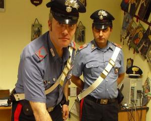 I carabinieri con la droga sequestrata