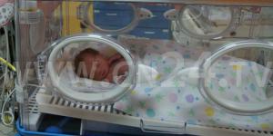 Uno dei tre gemellini nati alle 11