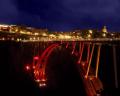 Il Ponte Bisantis illuminato di rosso