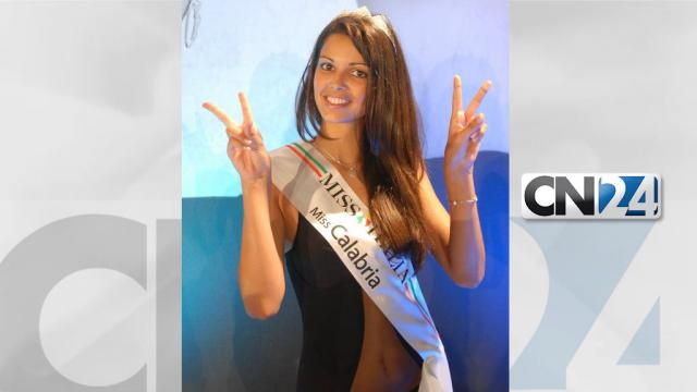Stefania Bivone con la fascia di Miss Calabria