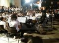 Esibizione coro e orchestra al piazzale sant’Antonio. Dirige Don Pino Latelli