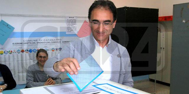 Sergio Abramo durante le votazioni