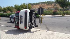 L'auto ribaltata