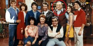 Del Vecchio insieme agli interpreti di Happy Days