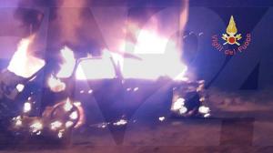 L'auto in fiamme a Cardinale