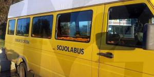 Lo scuolabus danneggiato