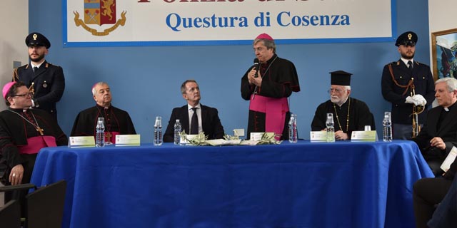 Consegnato l'olio di Capaci ai vescovi delle cinque diocesi della Provincia  - Calabria Diretta News