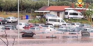 Auto sommerse dall’acqua a Lamezia