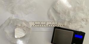 La cocaina e il bilancino trovati nel materasso