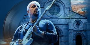 Pino Daniele, sullo sfondo la Cattedrale di Cosenza
