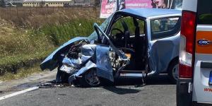 Una delle auto coinvolte (foto Cri)