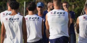 Mister Emilio Longo durante un allenamento settimanale
