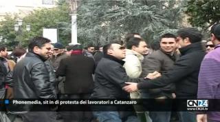 Phonemedia, sit in di protesta dei lavoratori a Catanzaro