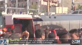 Crotone, auto precipita in mare: si pensa al suicidio. Il VIDEO