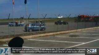 Berlusconi è arrivato a Crotone. Il volo atterra alle 15.20 e poi il pranzo sul lungomare