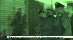 Aggressione ai carabinieri per impedire l’arresto del boss Abbruzzese, quattro arresti