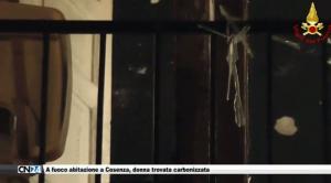 A fuoco abitazione a Cosenza, donna trovata carbonizzata