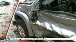 Bomba danneggia centro commerciale a Lamezia Terme