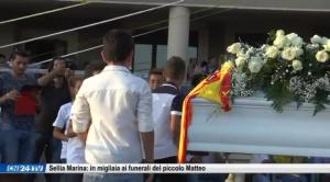 Sellia Marina: in migliaia ai funerali del piccolo Matteo