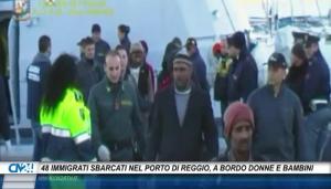 40 immigrati sbarcati nel porto di Reggio, a bordo donne e bambini