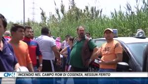 Incendio nel campo Rom di Cosenza, in azione elicottero