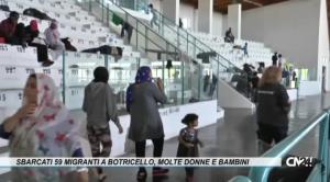 Sbarcati 59 migranti a Botricello, più della metà sono donne e bambini