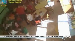 Alunni minorenni maltrattati in classe, arrestate due insegnanti