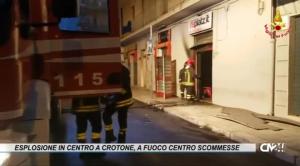Esplosione in centro a Crotone, a fuoco centro scommesse: è doloso
