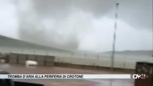 Tromba d’aria investe il crotonese: travolto il treno Lido-Crotone. Ingenti danni sul resto del territorio
