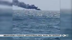 Imbarcazione a fuoco al largo di Praialonga, interviene la Cp: paura tra i bagnanti