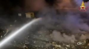 Vibo. Spazzatura in fiamme nella zona industriale