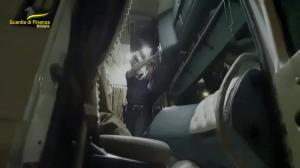 Troppo nervoso al controllo, nel tir aveva 85 chili di coca: arrestato trasportatore calabrese