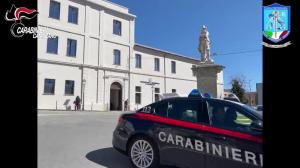 Corruzione, droga e telefonini “vietati”, blitz di Carabinieri e Penitenziaria: 26 arresti
