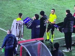 Calcio, Serie C. Crotone, giornata no al “Viviani”: il Sorrento affonda gli artigli, i rossoblù annaspano